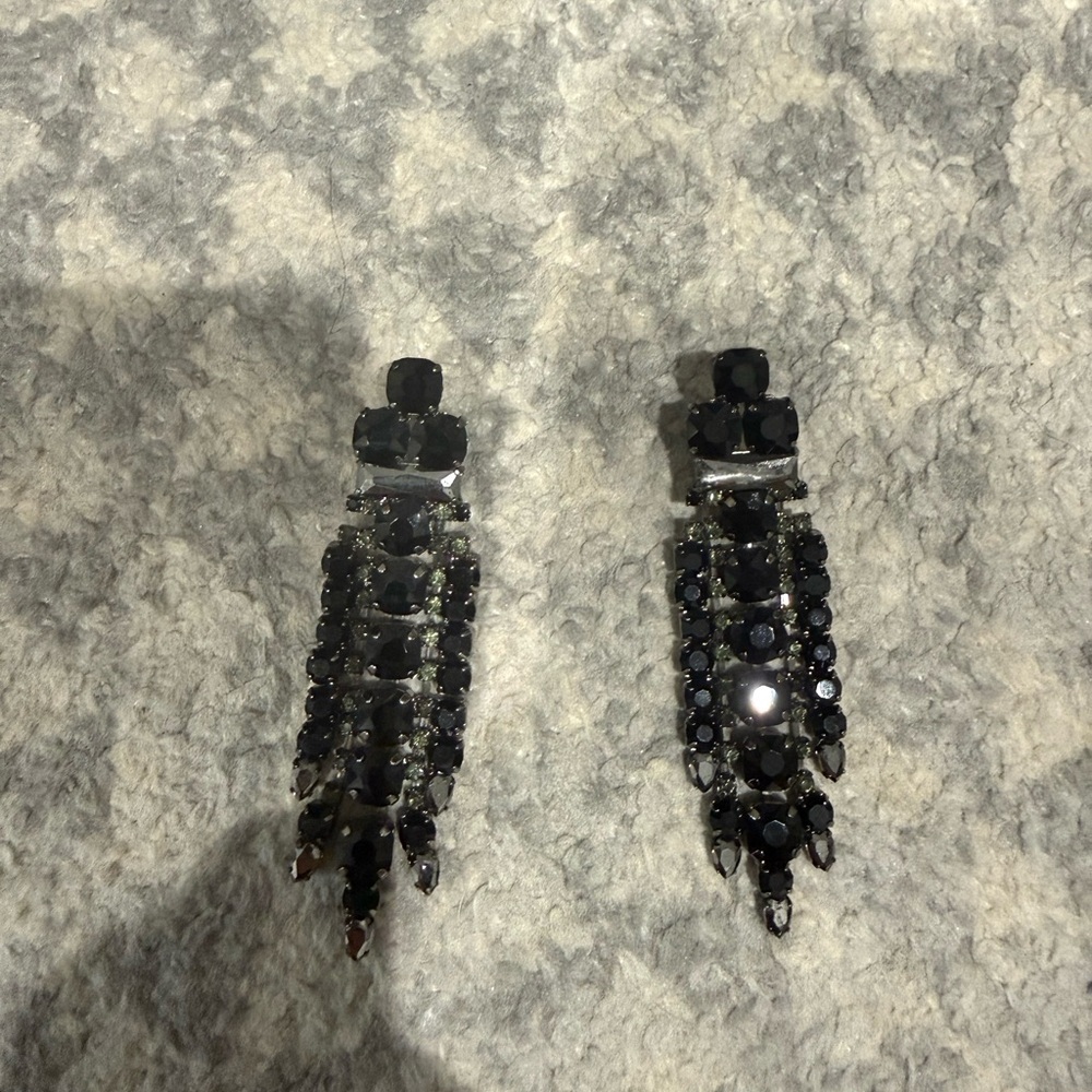 Black chandelier earring - Picture 3 of 4